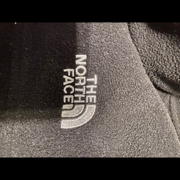 Women’s North Face - Picture 3 of 4